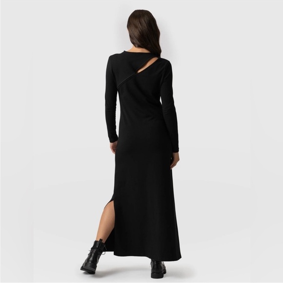 Saint and Sofia - Chic Black Long Sleeve Dress - Picture 3 of 7